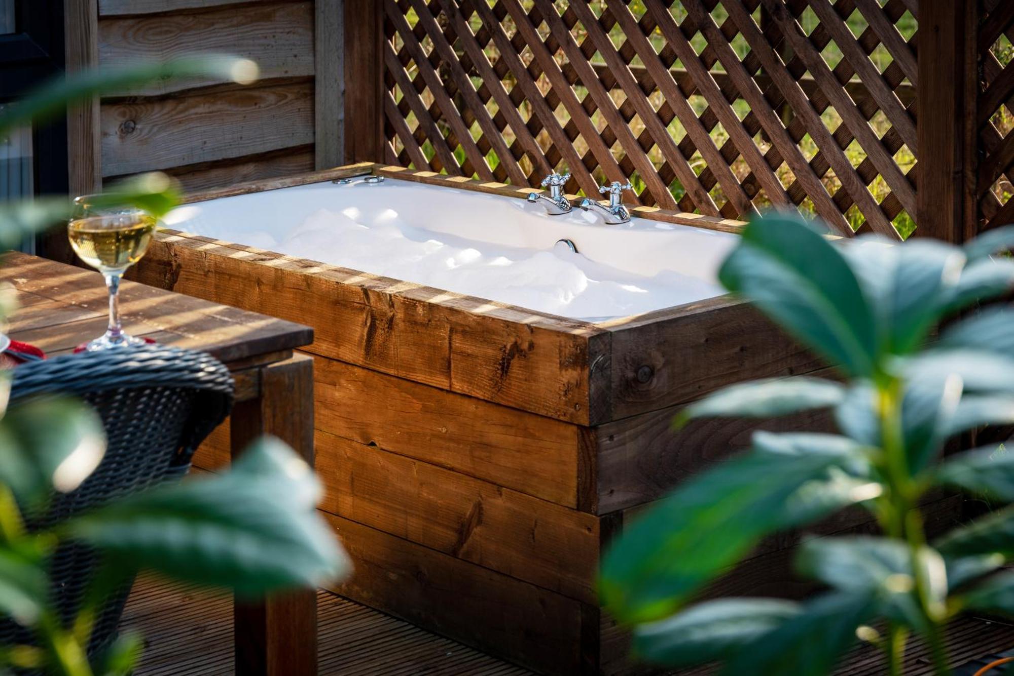 Wichenford Montana Log Cabin - Ockeridge Rural Retreats מראה חיצוני תמונה